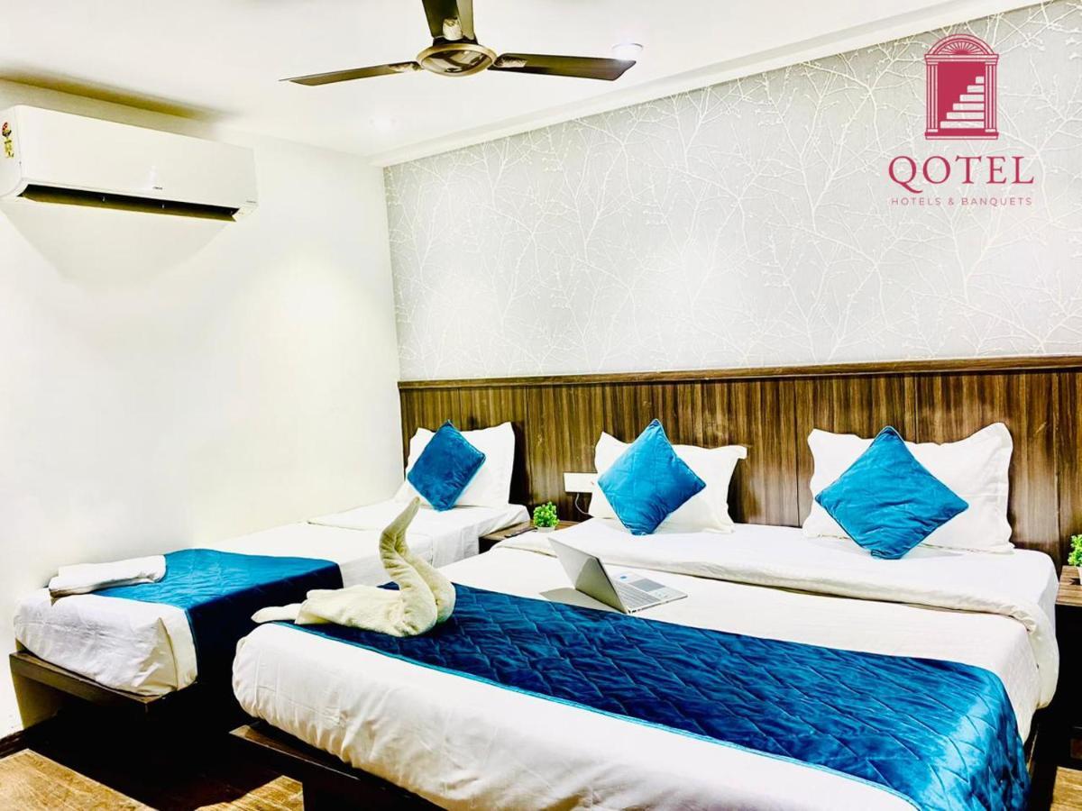 Qotel Hotel Rajouri Garden Above Ritu Marbles, Near Rajouri Garden Metro Station-Couple Friendly Yeni Delhi Dış mekan fotoğraf