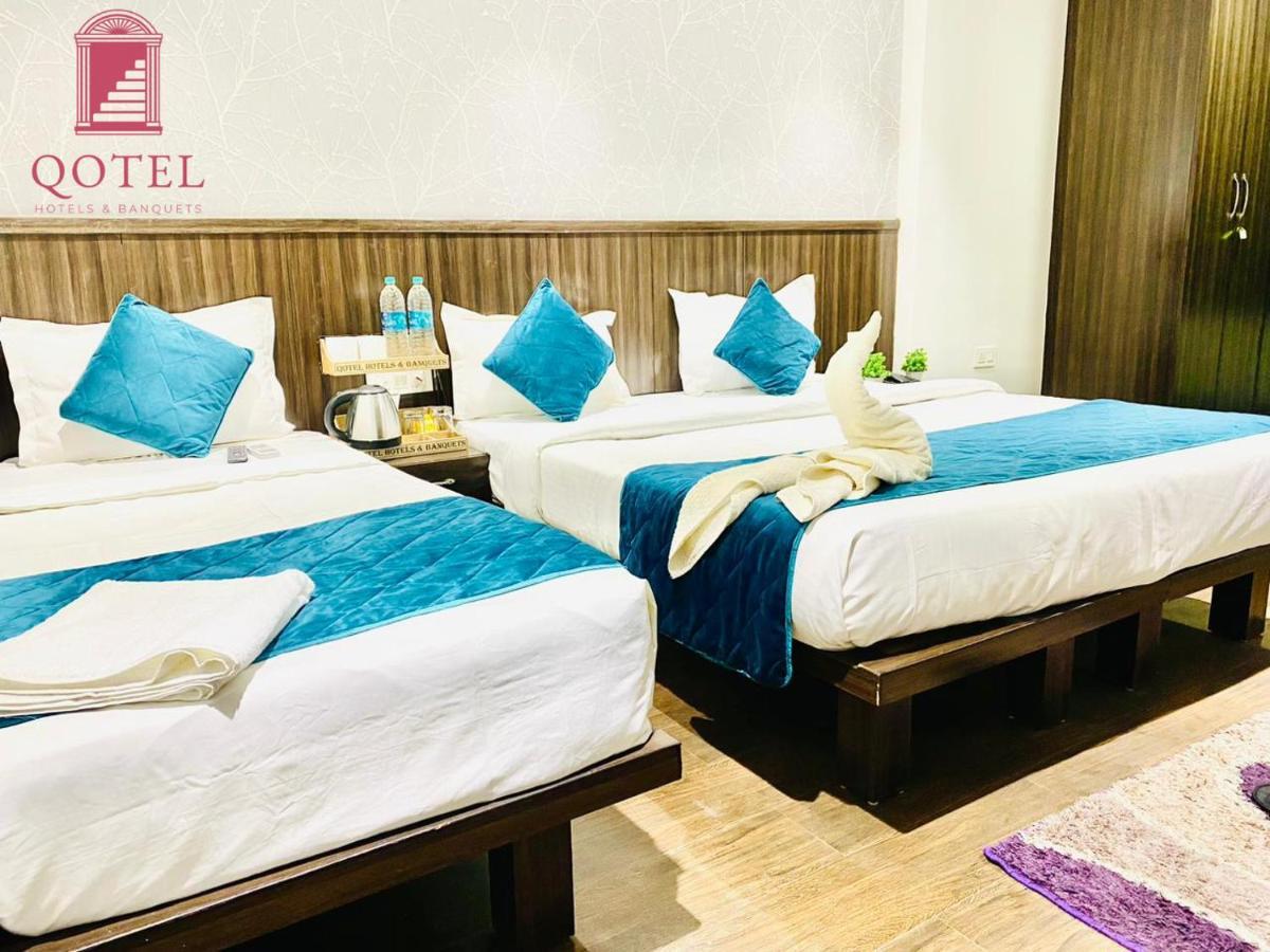 Qotel Hotel Rajouri Garden Above Ritu Marbles, Near Rajouri Garden Metro Station-Couple Friendly Yeni Delhi Dış mekan fotoğraf