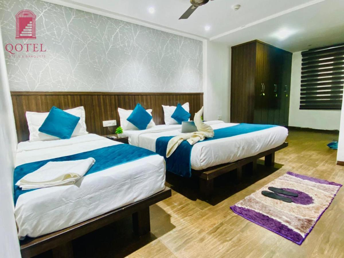 Qotel Hotel Rajouri Garden Above Ritu Marbles, Near Rajouri Garden Metro Station-Couple Friendly Yeni Delhi Dış mekan fotoğraf